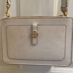tory burch white clutch / shoulder bag